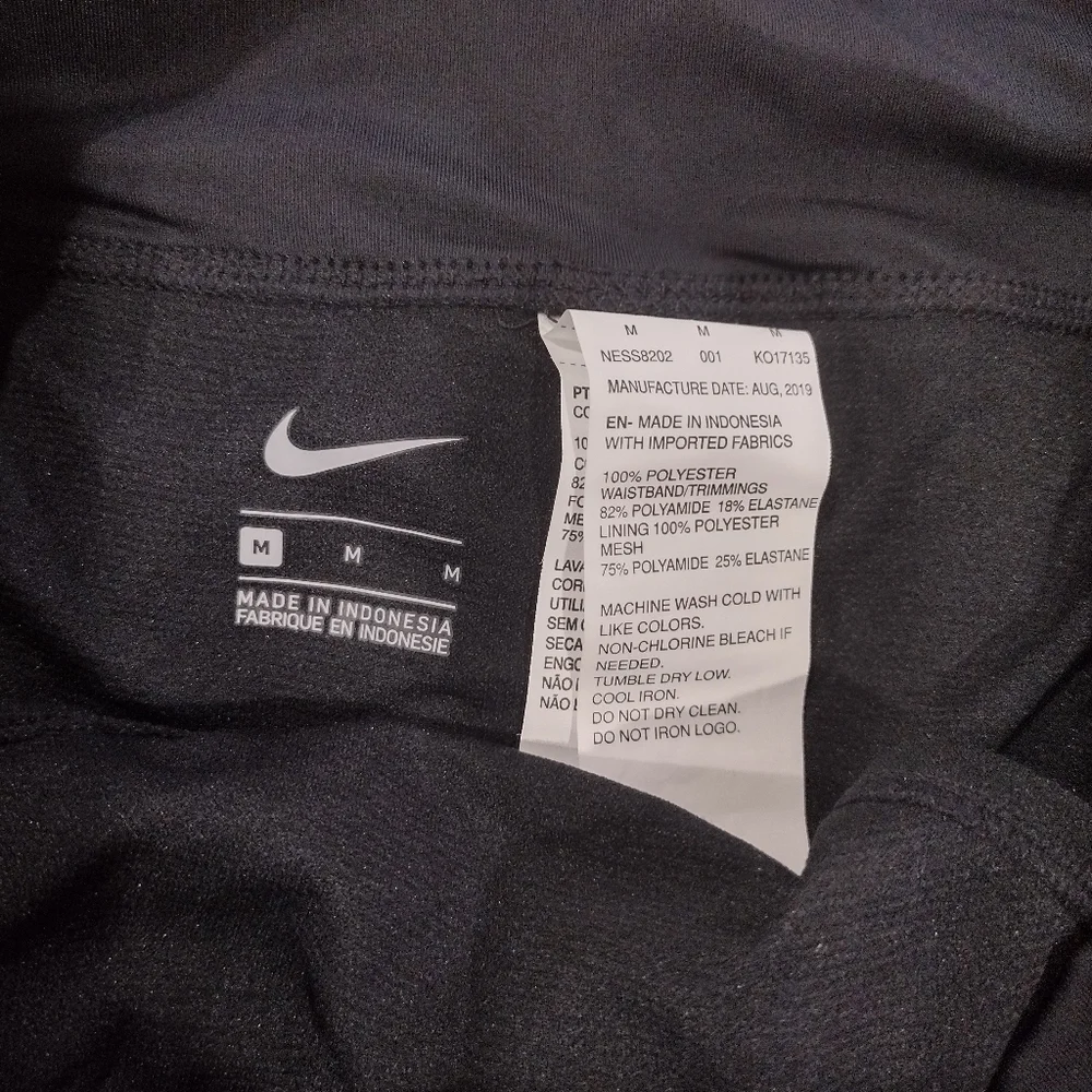 Nike women's shorts - Picture 3 of 4